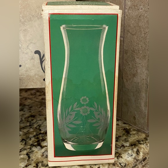Vintage 1986 Hand Cut Etched Floral Engraved Crystal Pear Shape Bud Vase 7” NIB - Picture 8 of 13